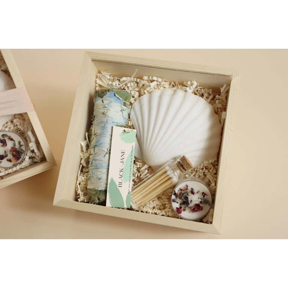 Eucalyptus Floral Sage and Candle Ritual Gift Box 圖片